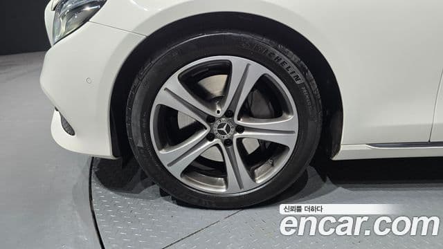 Mercedes-Benz E-Class 2018 — Фото 5/20