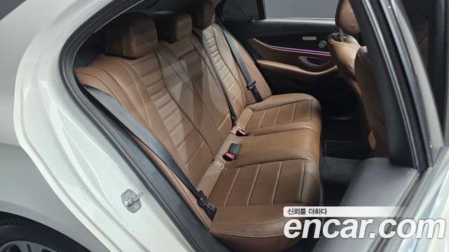Mercedes-Benz E-Class 2018 — Фото 11/20
