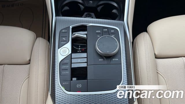 BMW 3 Series 2022 — ფოტო 8/20