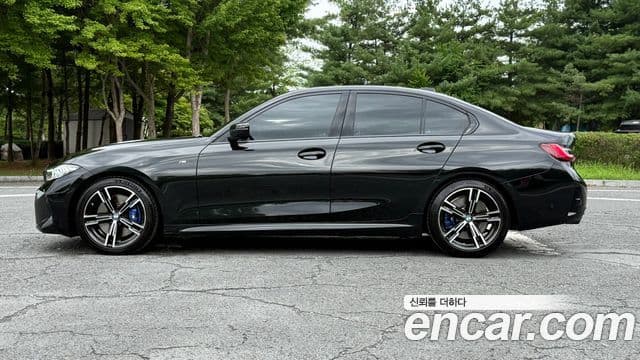 BMW 3 Series 2022 — ფოტო 18/20