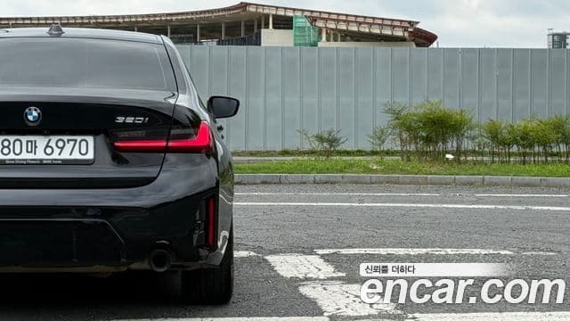 BMW 3 Series 2022 — ფოტო 19/20