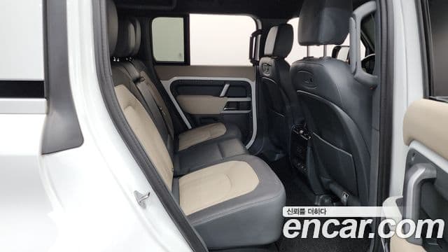 Land Rover Defender 2021 — фото 11 из 20