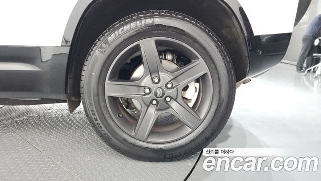Land Rover Defender 2021 — Photo 11/33