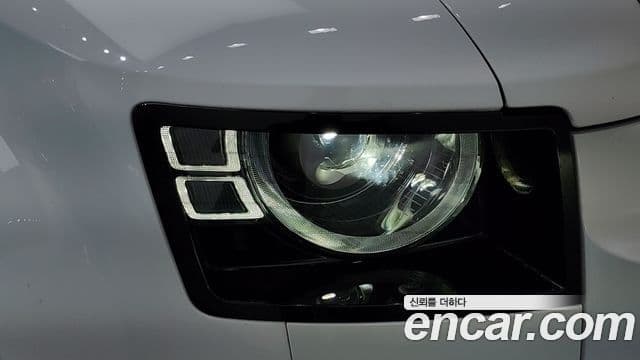 Land Rover Defender 2021 — Photo 22/33