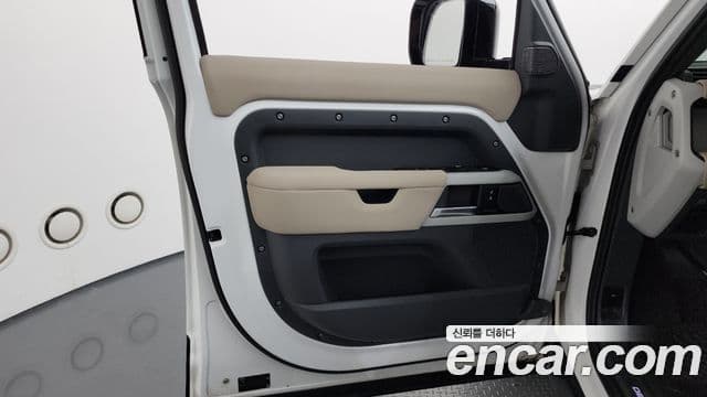 Land Rover Defender 2021 — Photo 12/33