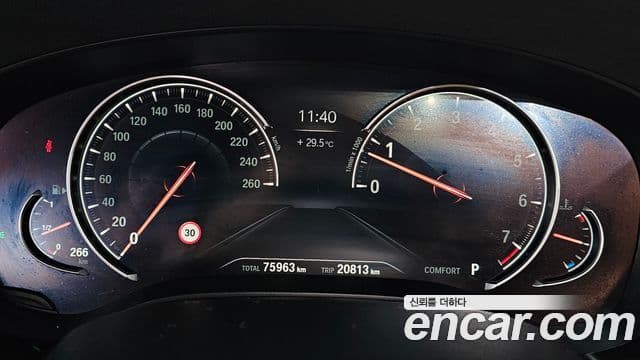 BMW 5 Series 2018 — Şəkil 8/20