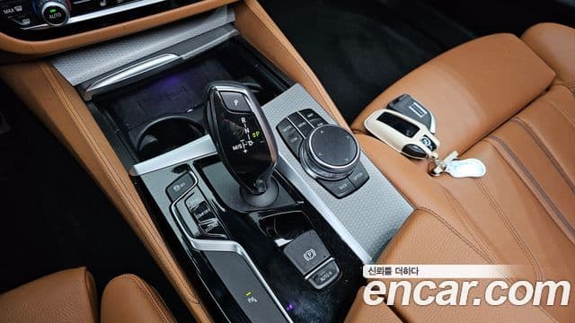 BMW 5 Series 2018 — Şəkil 9/20