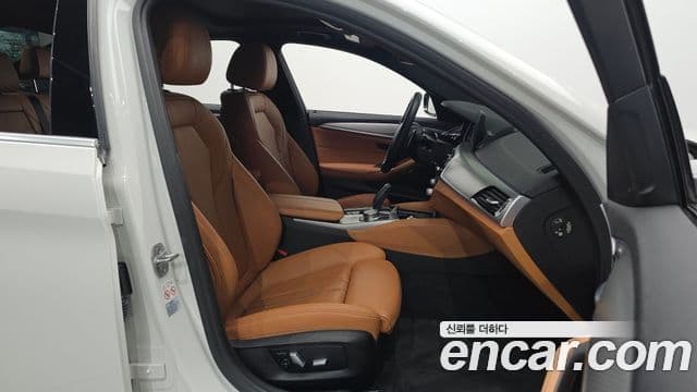 BMW 5 Series 2018 — Şəkil 10/20