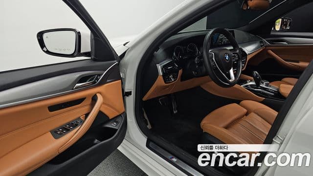 BMW 5 Series 2018 — Şəkil 11/20