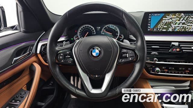 BMW 5 Series 2018 — Şəkil 13/20