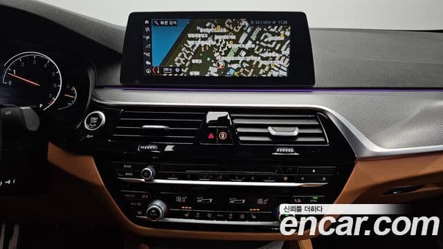 BMW 5 Series 2018 — Şəkil 14/20