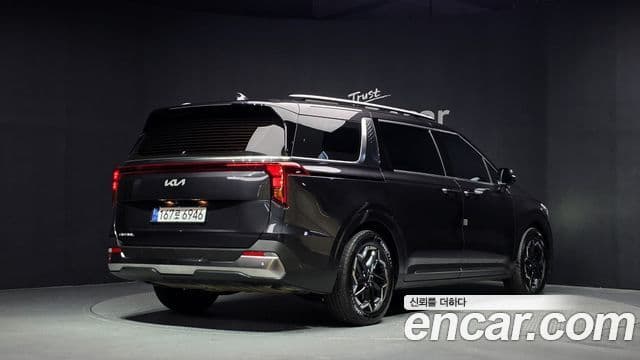 Kia Carnival 2023 — Фото 2/20