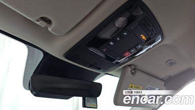 Kia Carnival 2023 — Фото 17/20