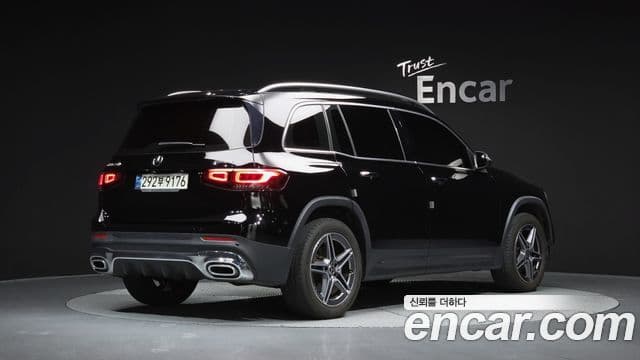 Mercedes-Benz GLB-Class 2021 — ფოტო 2/20