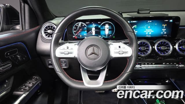Mercedes-Benz GLB-Class 2021 — ფოტო 13/20