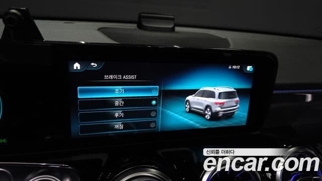 Mercedes-Benz GLB-Class 2021 — ფოტო 16/20