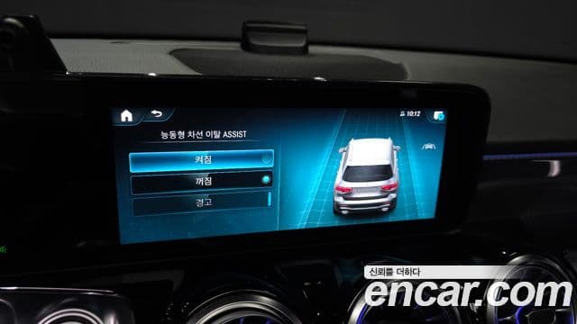 Mercedes-Benz GLB-Class 2021 — ფოტო 17/20