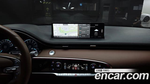 Genesis GV70 2021 — ფოტო 14/20