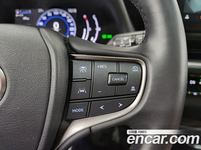 Lexus UX300h 2024 — ფოტო 12/20