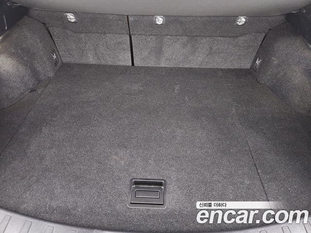 Lexus UX300h 2024 — ფოტო 18/20
