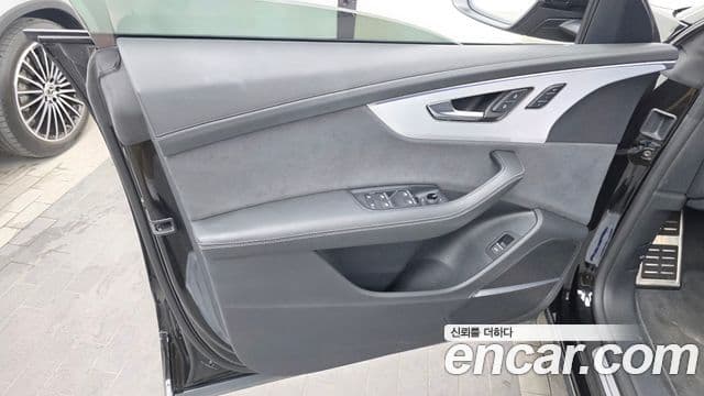 Audi Q8 2025 — Photo 27/34