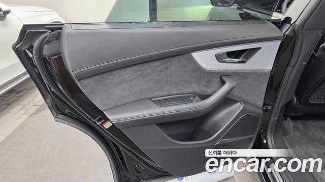 Audi Q8 2025 — Photo 17/34