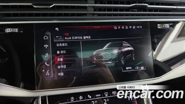 Audi Q8 2025 — Photo 6/34