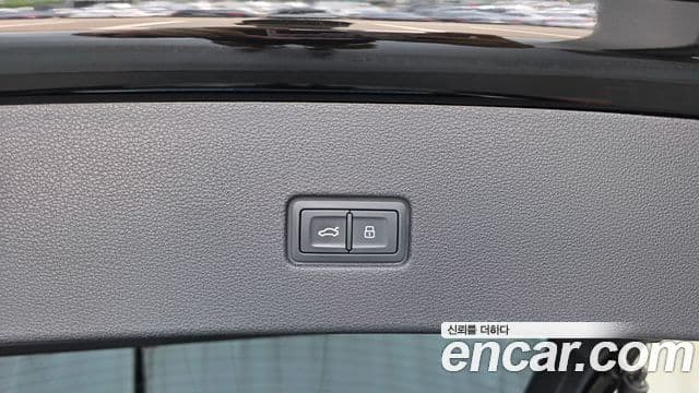 Audi Q8 2025 — Photo 9/34