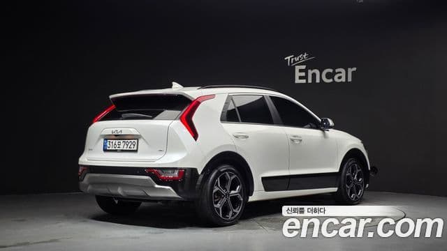 Kia Niro 2022 — ფოტო 2/20