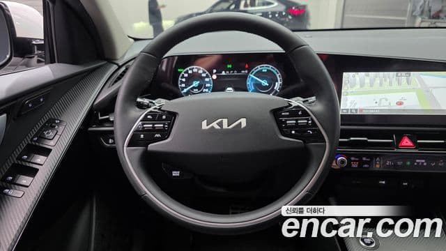 Kia Niro 2022 — ფოტო 14/20