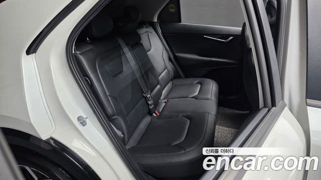 Kia Niro 2022 — ფოტო 19/20