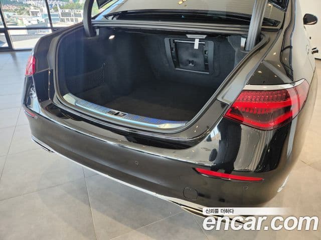 Mercedes-Benz S-Class 2025 — Photo 12/20
