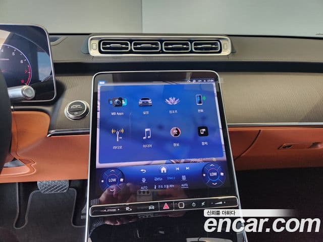 Mercedes-Benz S-Class 2025 — Photo 8/20