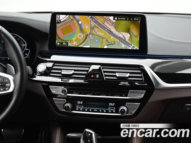 BMW 5 Series 2021 — ფოტო 14/20