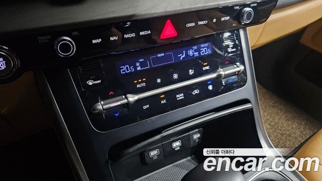Kia Carnival 2023 — Şəkil 18/20