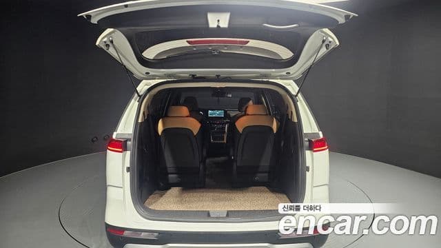 Kia Carnival 2023 — фото 20 из 20