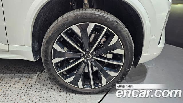 Volvo XC90 2025 — ფოტო 5/20