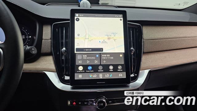 Volvo XC90 2025 — ფოტო 14/20