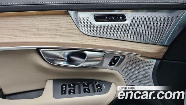 Volvo XC90 2025 — ფოტო 16/20