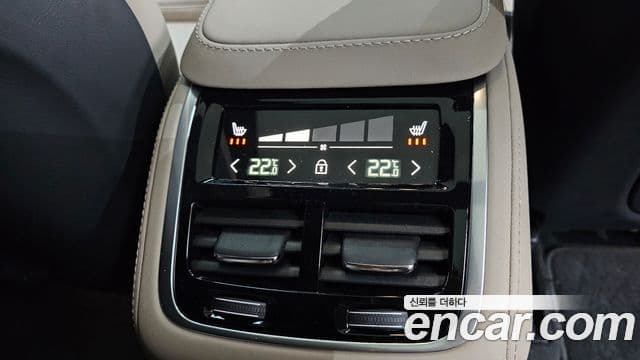Volvo XC90 2025 — ფოტო 18/20