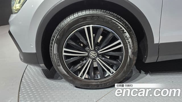 Volkswagen Tiguan 2022 — ფოტო 5/20
