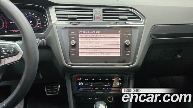 Volkswagen Tiguan 2022 — ფოტო 14/20
