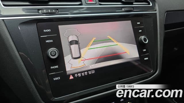 Volkswagen Tiguan 2022 — ფოტო 15/20