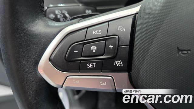 Volkswagen Tiguan 2022 — ფოტო 16/20