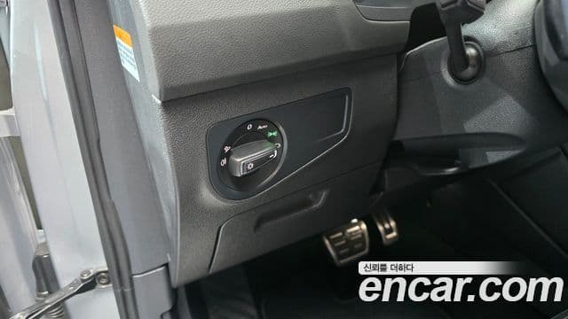 Volkswagen Tiguan 2022 — ფოტო 19/20
