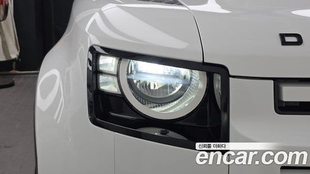 Land Rover Defender 2021 — ფოტო 20/31