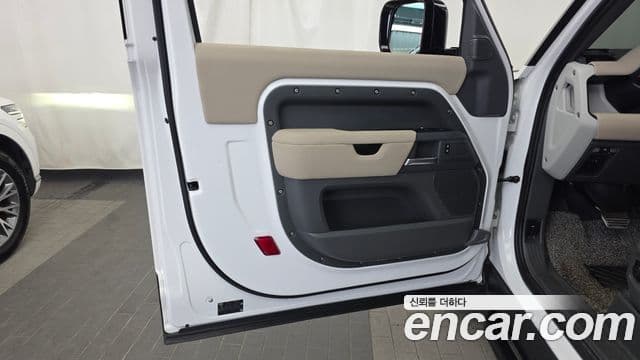 Land Rover Defender 2021 — ფოტო 4/31