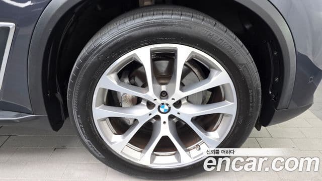 BMW X5 2019 — Photo 28/32