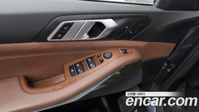 BMW X5 2019 — Photo 16/32