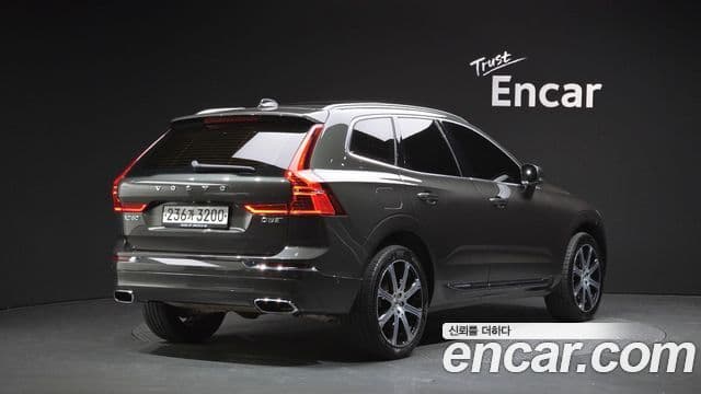 Volvo XC60 2019 — ფოტო 2/20